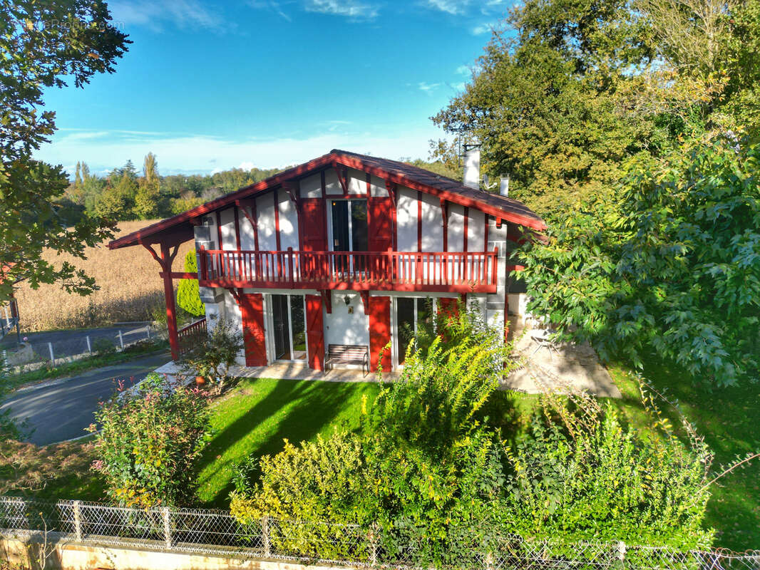 Maison à SAINT-PALAIS