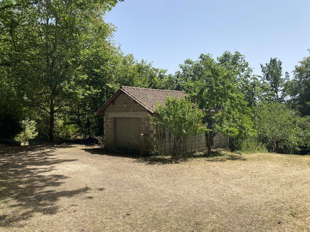 Secteur chalagnac : maison à renover terrain : 2.8 hectares - photo 5