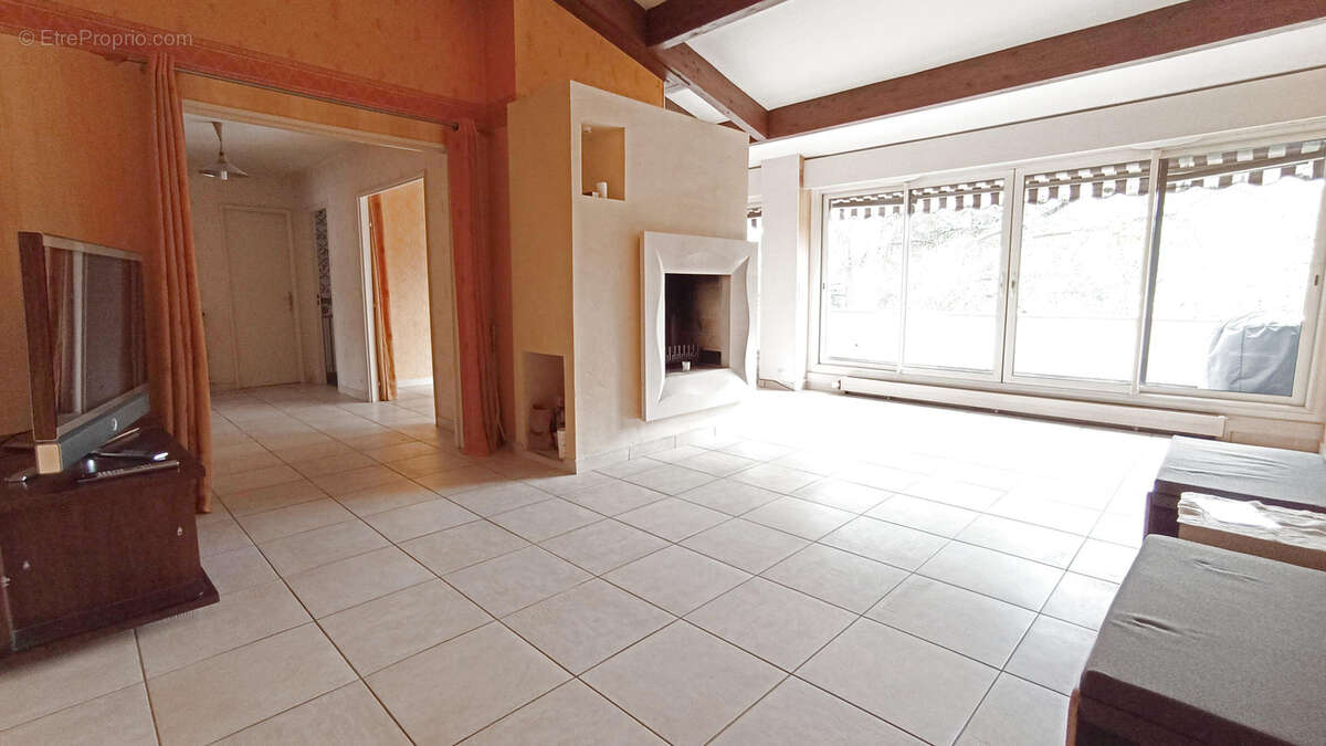 Appartement à VILLE-D'AVRAY