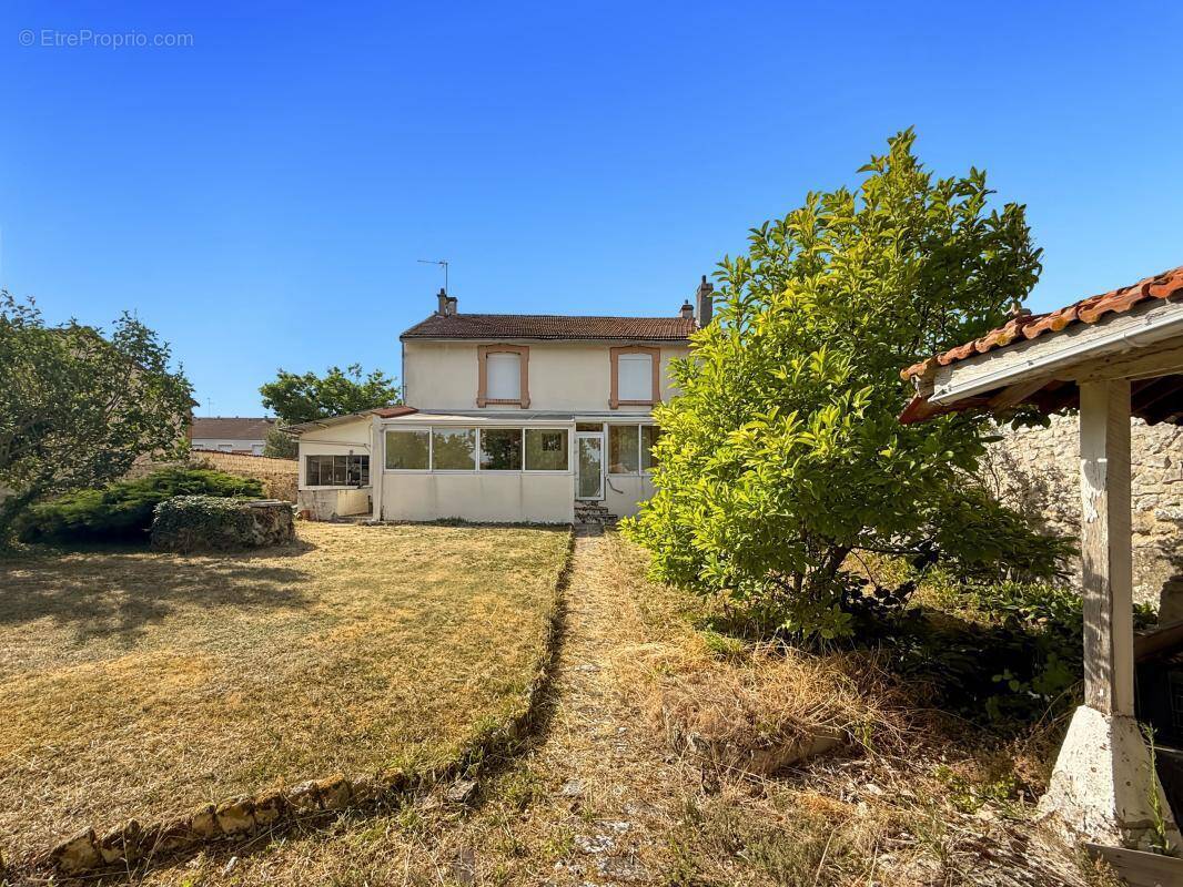 Maison À Vendre Secteur Witry les Reims, 157m2, Garages, Caves et Jardin sans Vis à vis - photo 1
