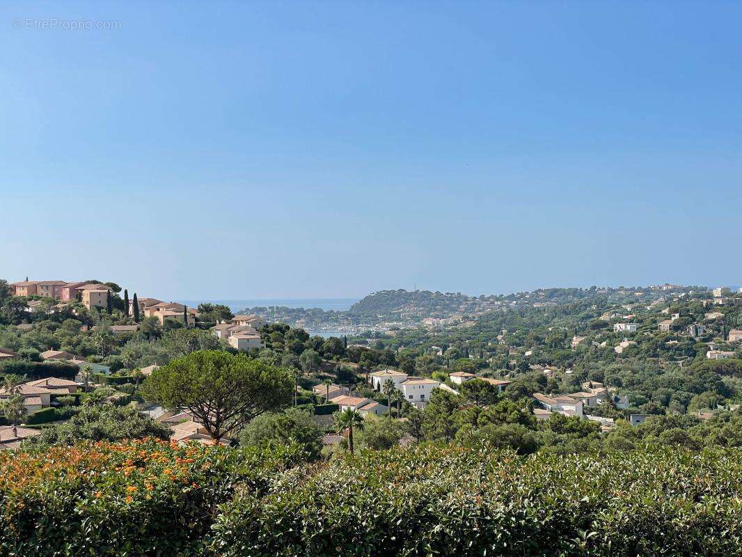 A vendre superbe villa avec vue mer a cavalaire sur mer dans le golfe de saint tropez - photo 2