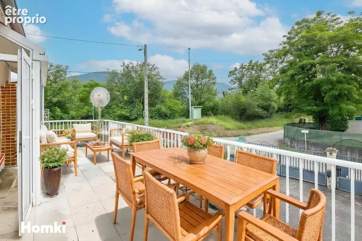 Maison/Villa T8 de 173 m² à Varces-Allières-et-Risset 38760 - photo 1