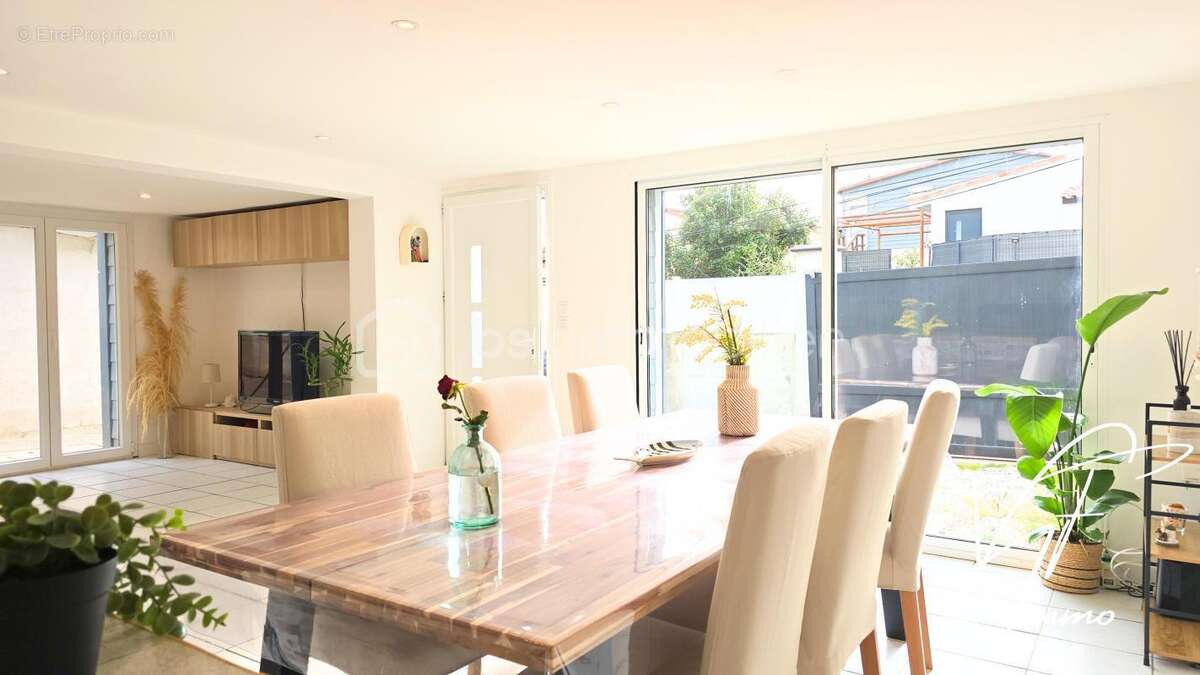 Maison à LE CASTELLET