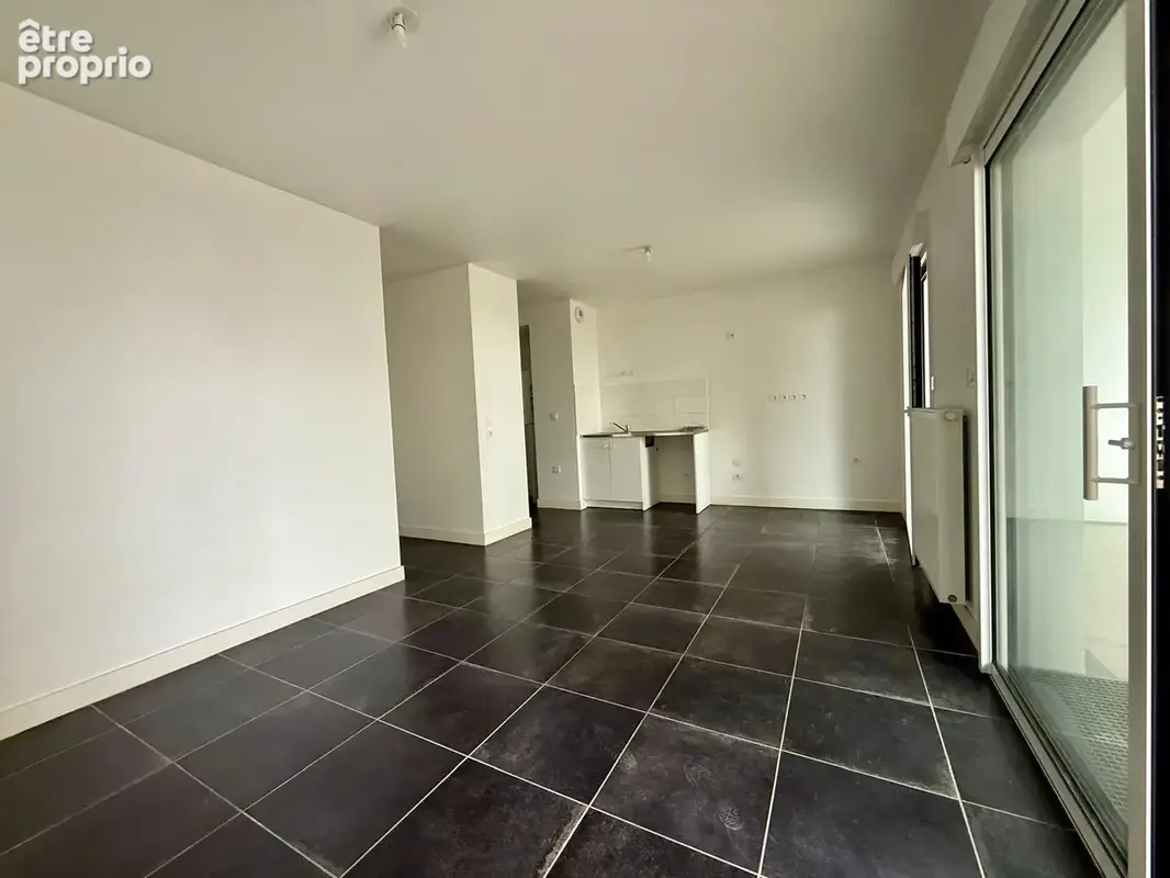 LE BOUSCAT HYPER-CENTRE - Appartement T3 avec terrasse de 14m2, parking et cellier - photo 2