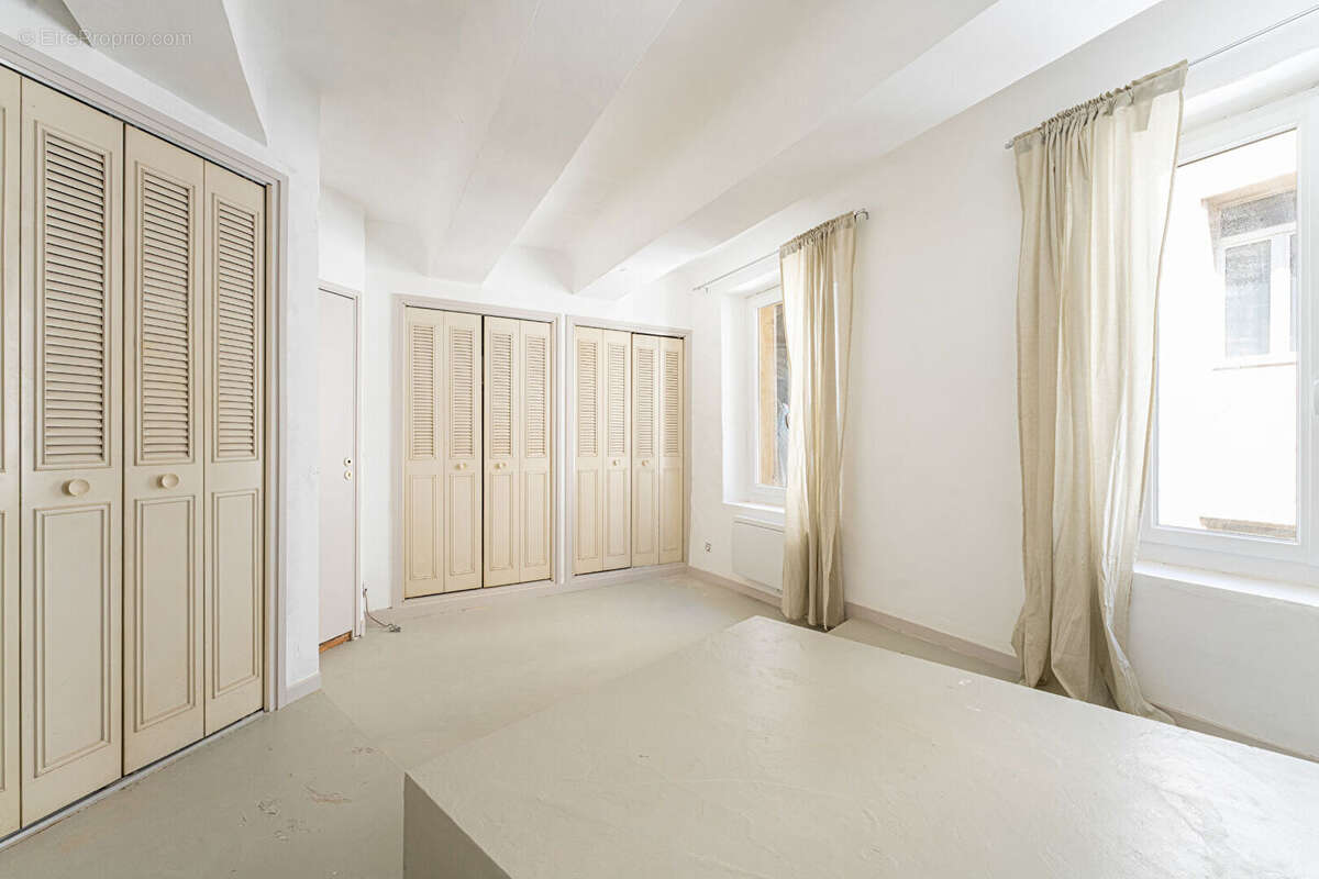 Appartement à MARSEILLE-1E