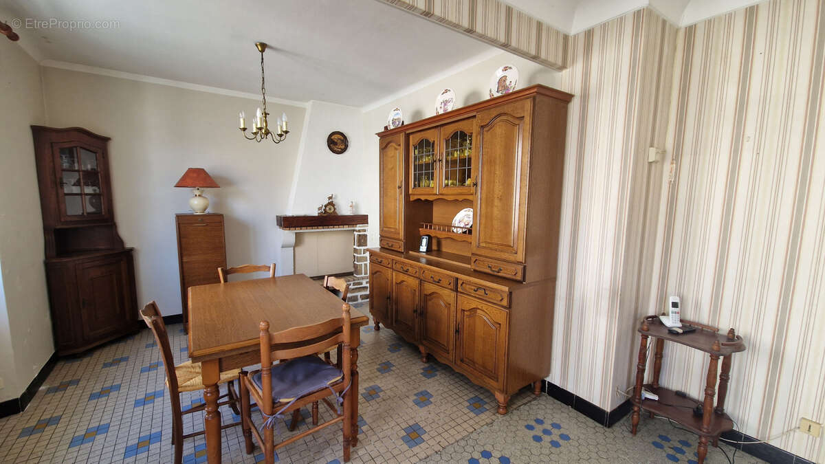Maison de bourg avec jardin   Fort potentiel d'aménagement ! - photo 7