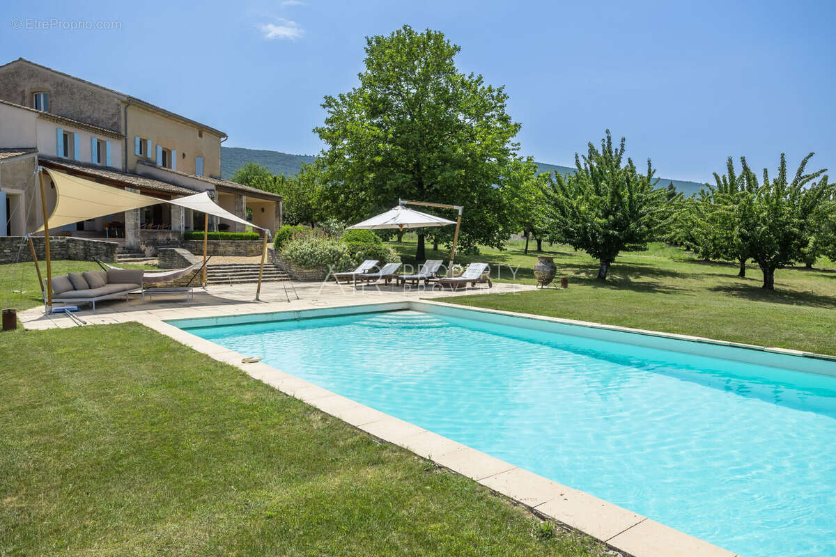 façade Nord AIR Property Provence - Maison à BONNIEUX