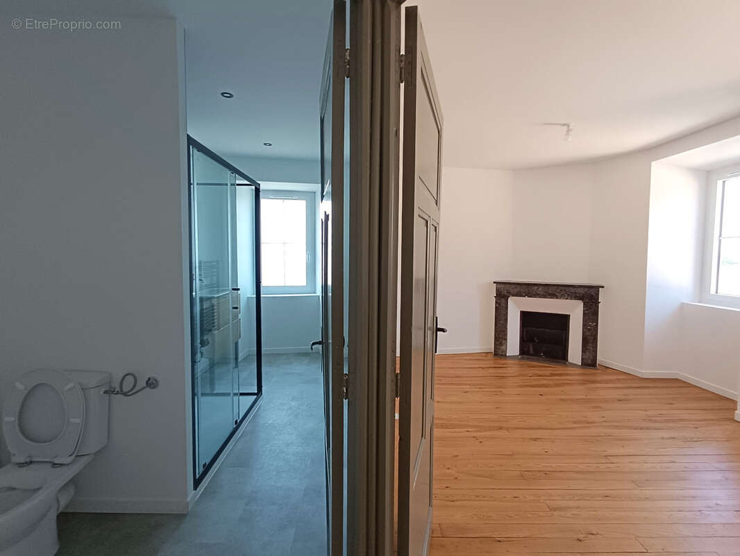 Maison de ville rénovée avec dépendance - photo 6