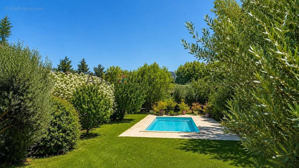 Saint-Rémy-de-Provence — Volumes, lumière et vue Alpilles - photo 2