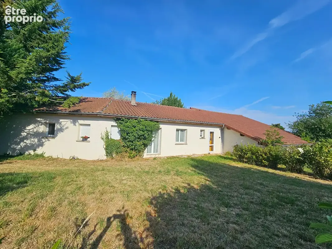 Maison de plain pied avec vaste garage et plus de 5300m2 de terrain - photo 2
