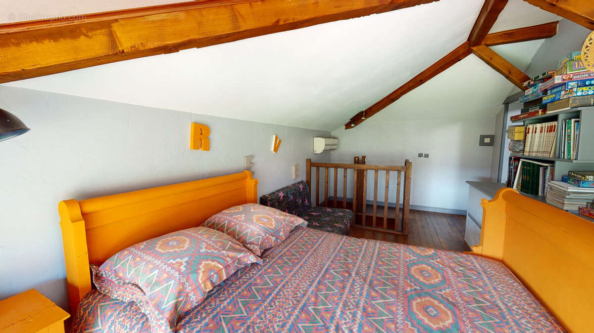 Maison à CHANOZ-CHATENAY