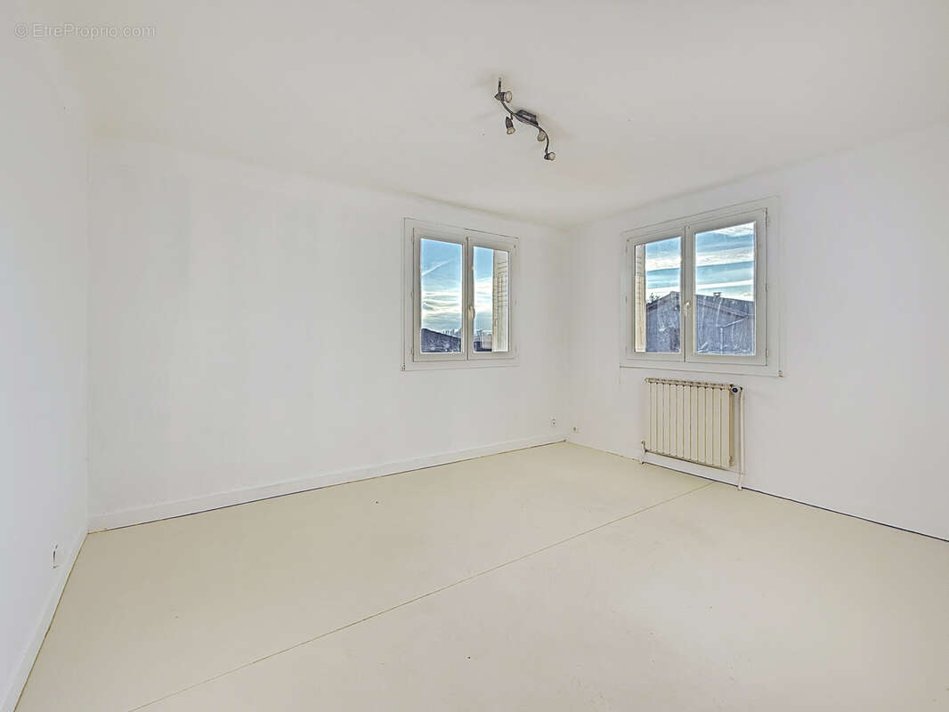 Maison à VEAUCHETTE