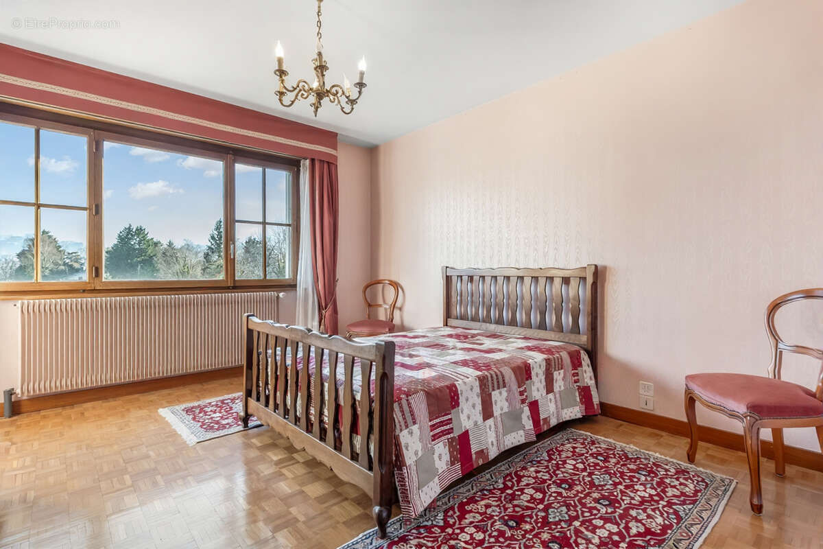 Maison à VETRAZ-MONTHOUX