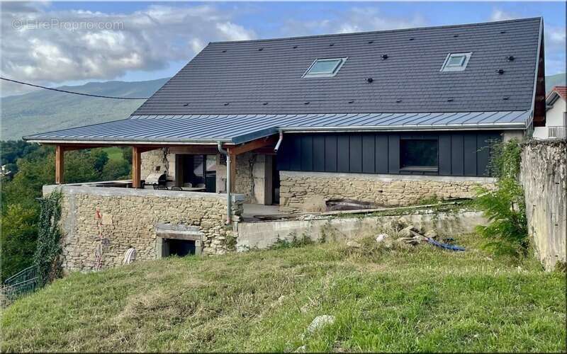 Maison à CHALLONGES