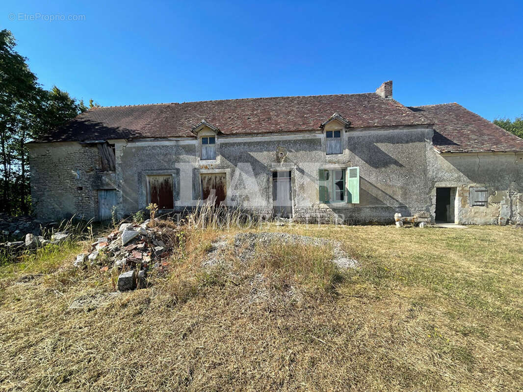 Corps de ferme à vendre avec 5.8 hectares, à Montgaudry, réf B15425 - photo 2