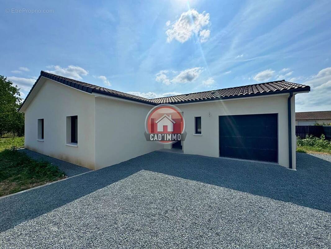 Maison à COURS-DE-PILE