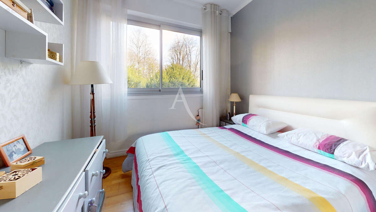 Appartement à LE MESNIL-LE-ROI
