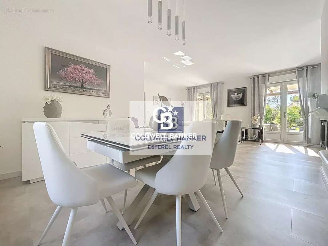 Maison à ROQUEBRUNE-SUR-ARGENS