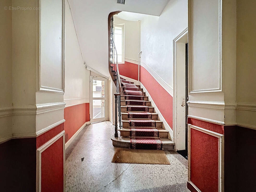 À vendre - rue de tambour - hyper centre de reims - appartement type 5 - 3 chambres - parking - cave - photo 9