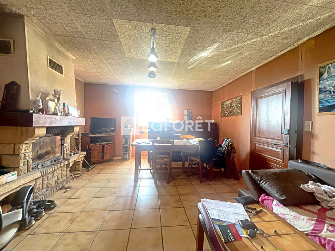 Maison à DOMMARTIN-LES-CUISEAUX