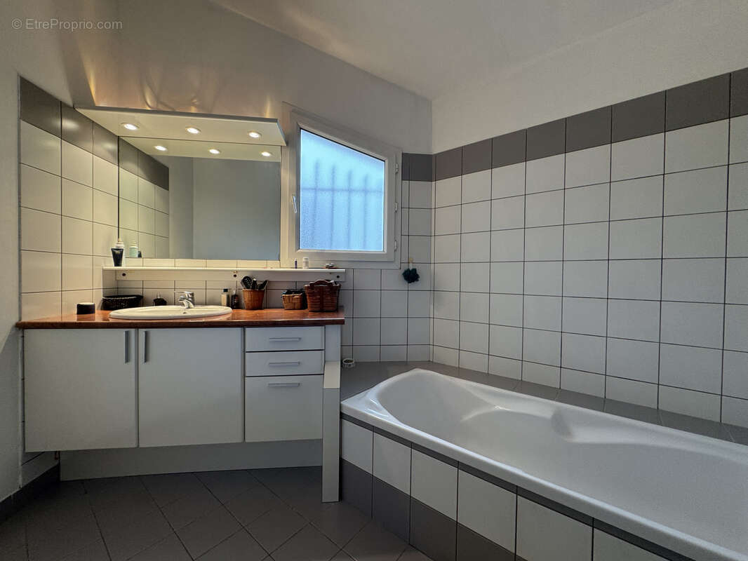 Maison à SAINT-MARCEL-LES-VALENCE