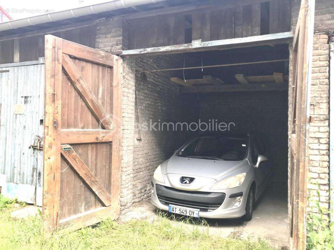 Parking à HELLEMMES-LILLE