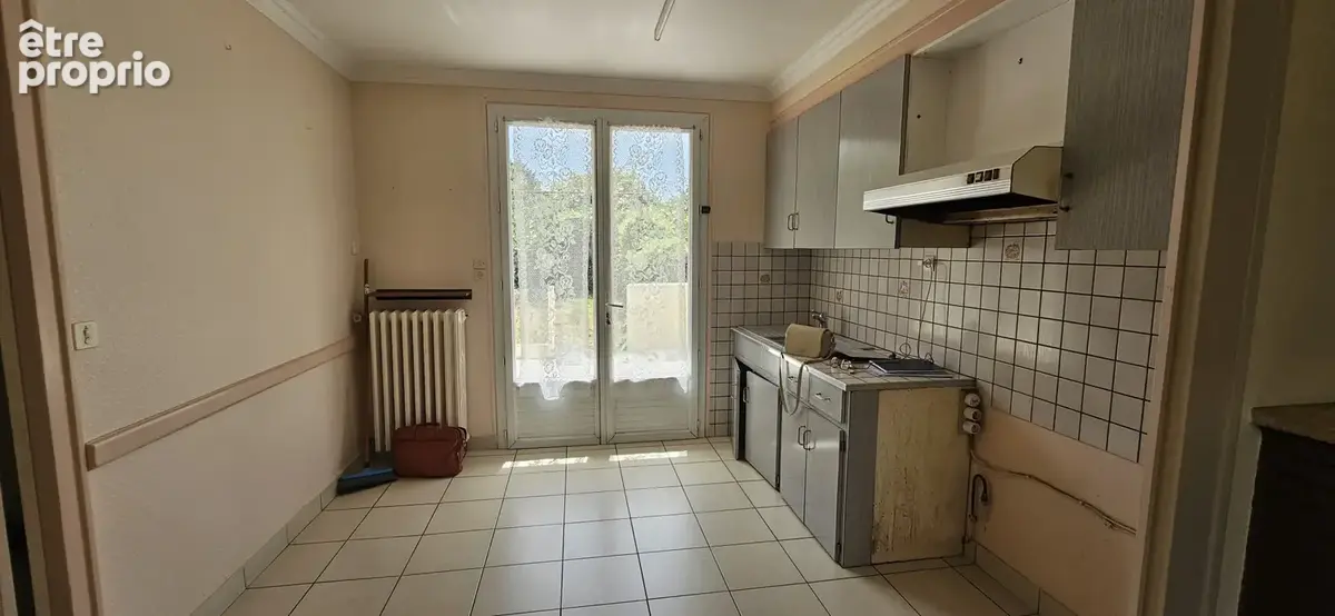 ROUANS   Maison à rénover avec sous-sol complet, combles aménageables et dépendances - photo 2