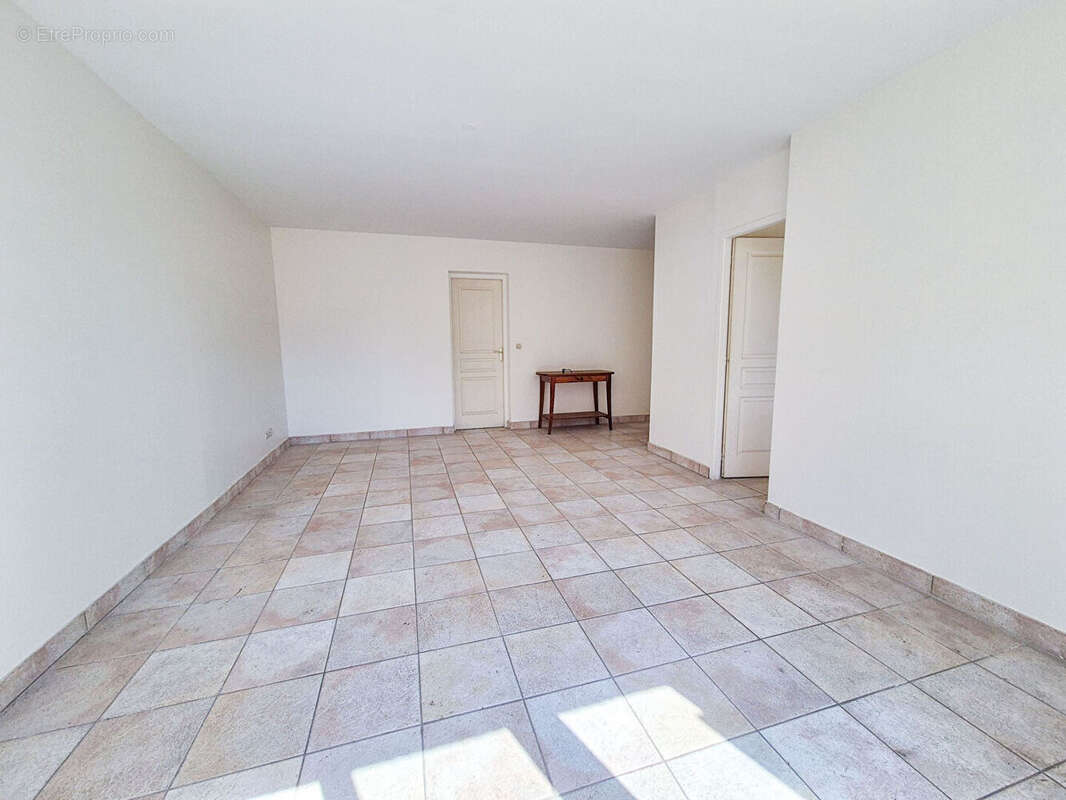DAMMARIE-LES-LYS, proche gare de Melun, Appartement 3 pièces avec deux jardins - photo 6