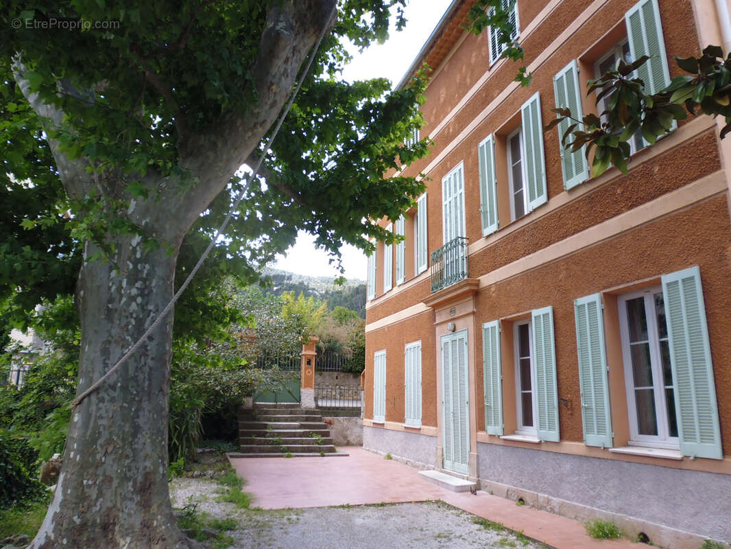 Appartement à SOLLIES-PONT