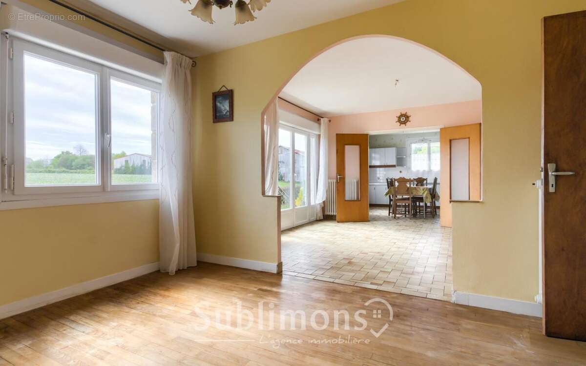 Maison à SAINT-CARADEC-TREGOMEL