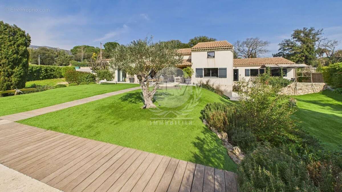 Maison à PLAN-DE-LA-TOUR