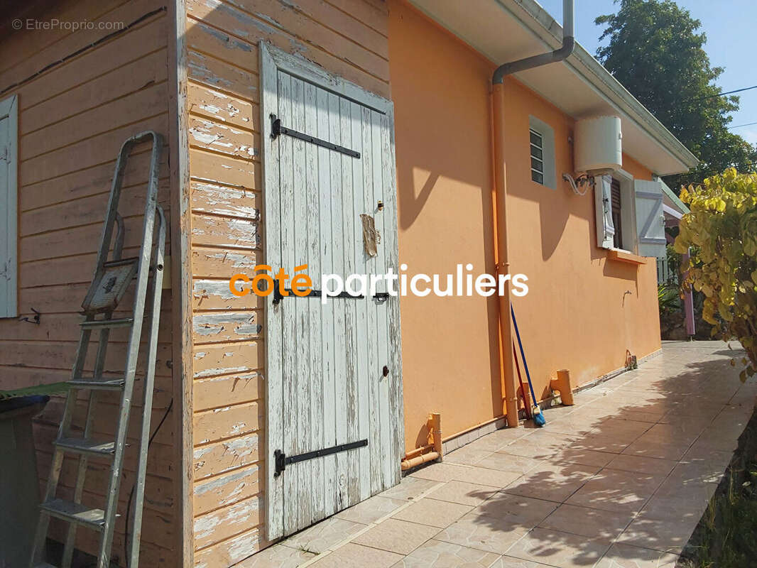 Terrain à CAPESTERRE-DE-MARIE-GALANTE