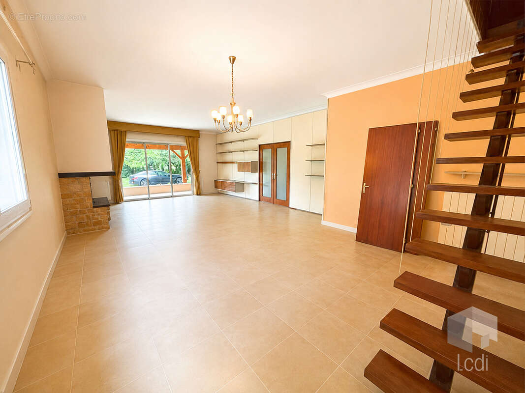 Maison à MONTELIMAR