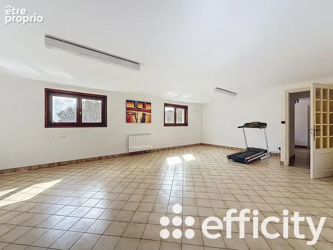 Maison 6 pièces 257 m² à vendre à Saint-Priest (69800) - photo 12