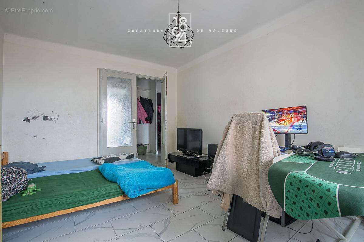Appartement à MARSEILLE-3E