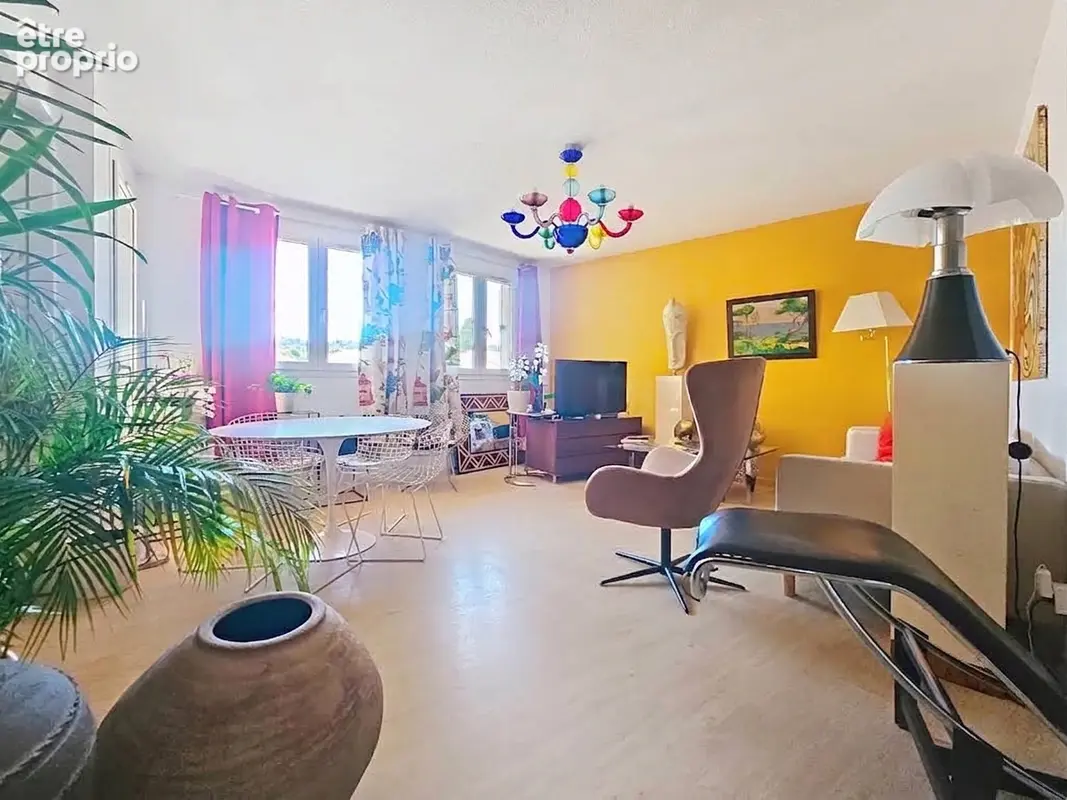 Appartement à VILLENEUVE-LES-AVIGNON