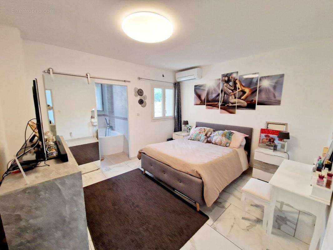 Appartement à LE ROVE