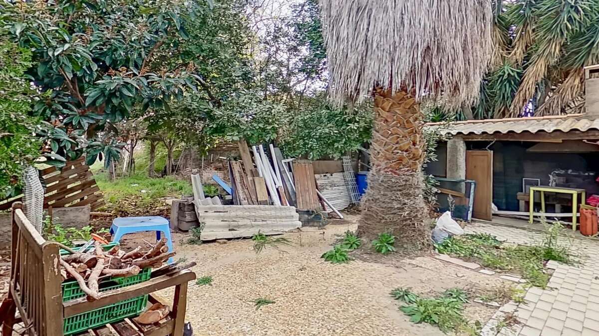 Maison à SAINT-LAURENT-DE-LA-SALANQUE