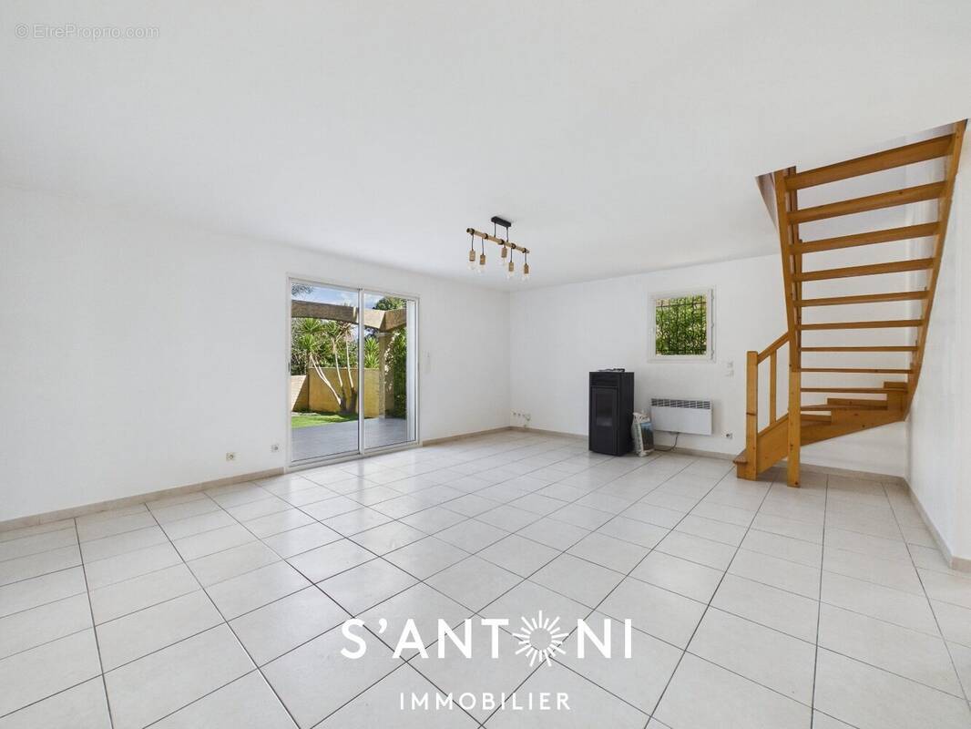 Maison à LIGNAN-SUR-ORB