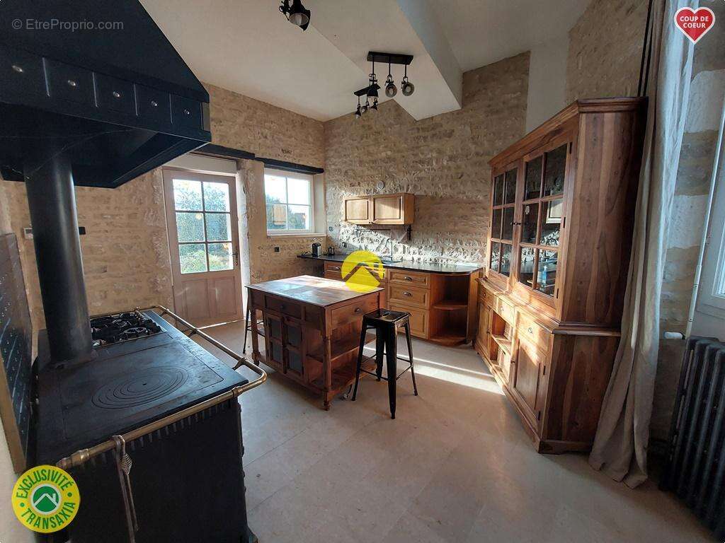 Maison à MOULINS-EN-TONNERROIS