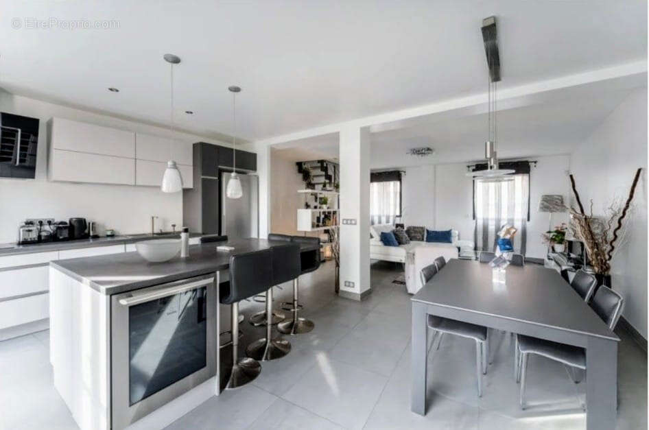 Maison à LA GARENNE-COLOMBES