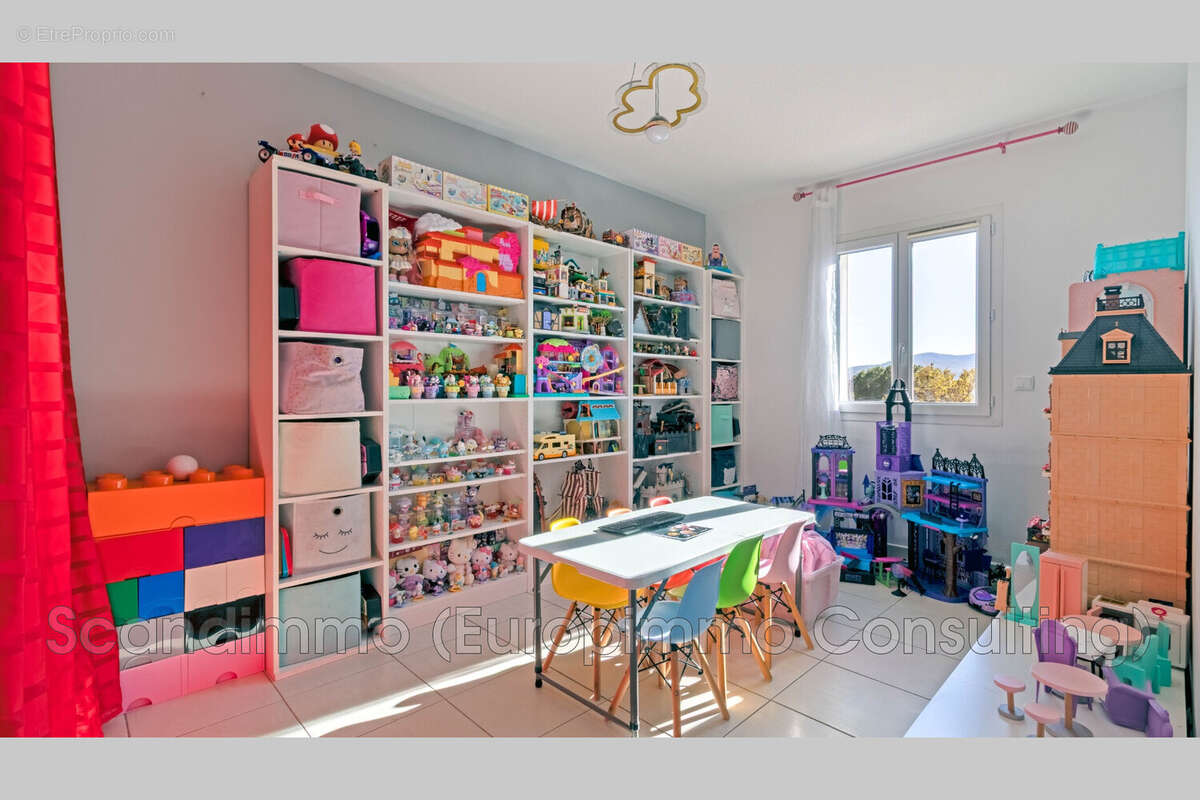 Maison à ROQUEBRUNE-SUR-ARGENS