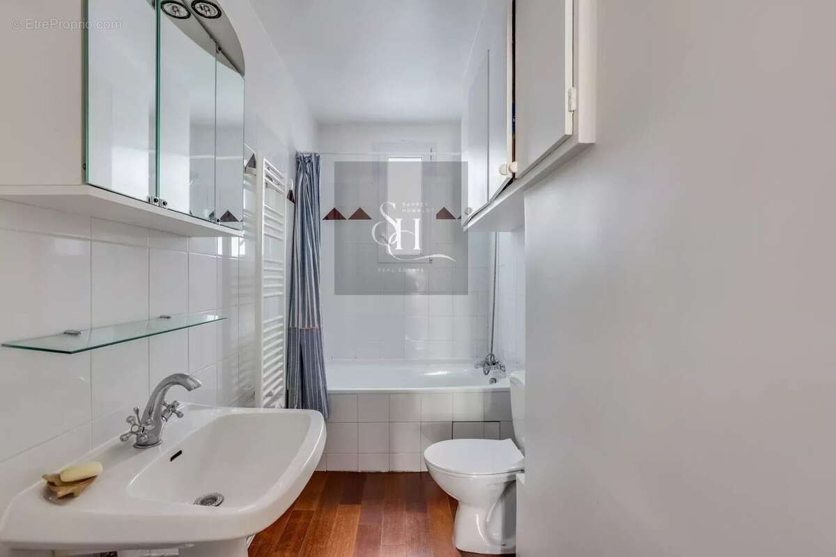 Appartement à PARIS-17E