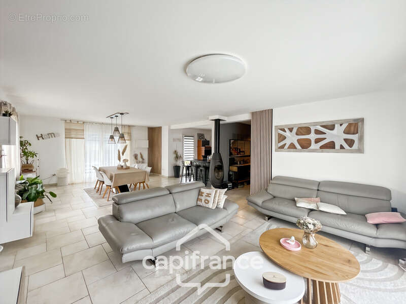 Maison à SAINT-POUANGE