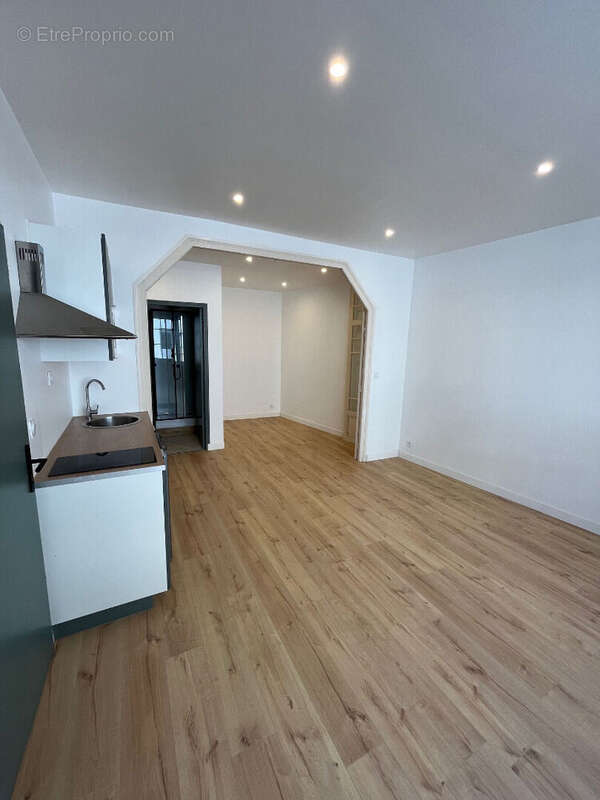 Locminé, T1Bis, 26m², refait à neuf - photo 3
