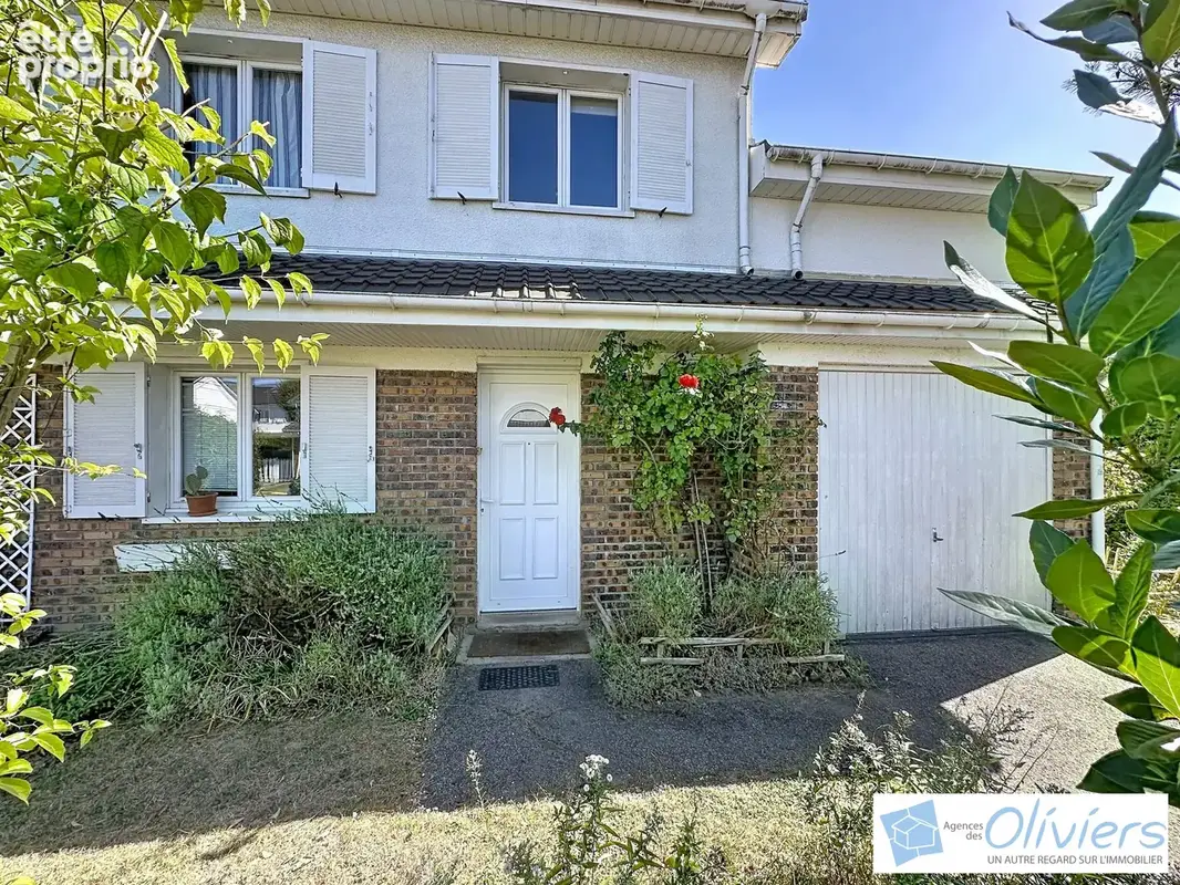 Photo Maison à Voisins-Le-Bretonneux au prix de 550 000€