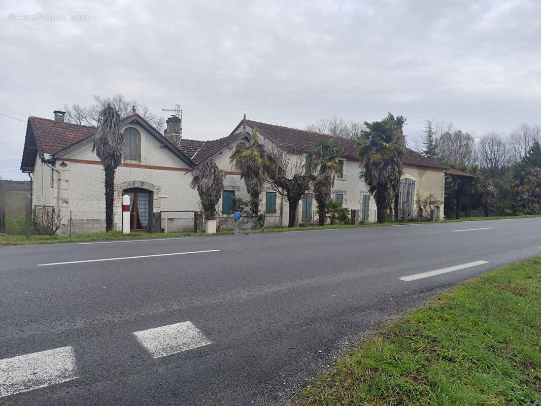 Maison à SAINT-MARTIAL-D'ARTENSET