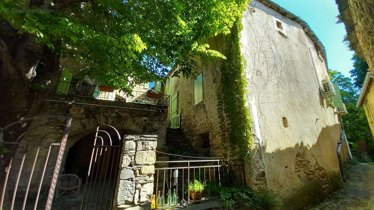 Maison à COLOMBIERES-SUR-ORB