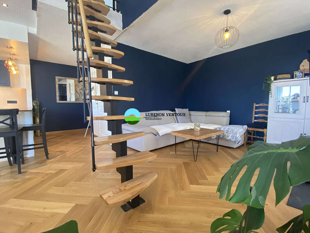 Appartement à PERNES-LES-FONTAINES