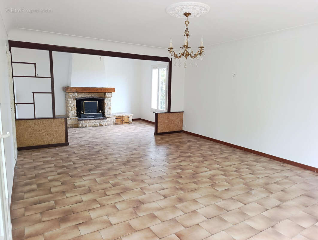 Maison à SAINTE-COLOMBE-EN-BRUILHOIS